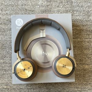 NEW BeoPlay H8 Bang & Olufson headphones